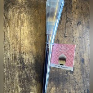 It Cosmetics Flawless Foundation Brush